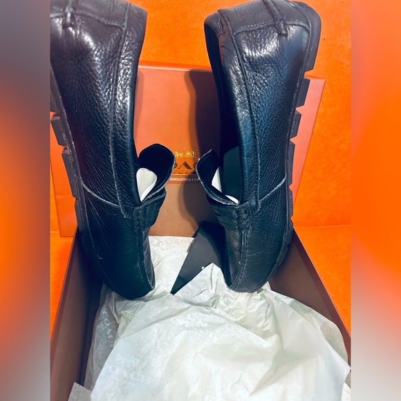 COACH AUTHENTIC LEATHER LOAFERS - Picture 3 of 7